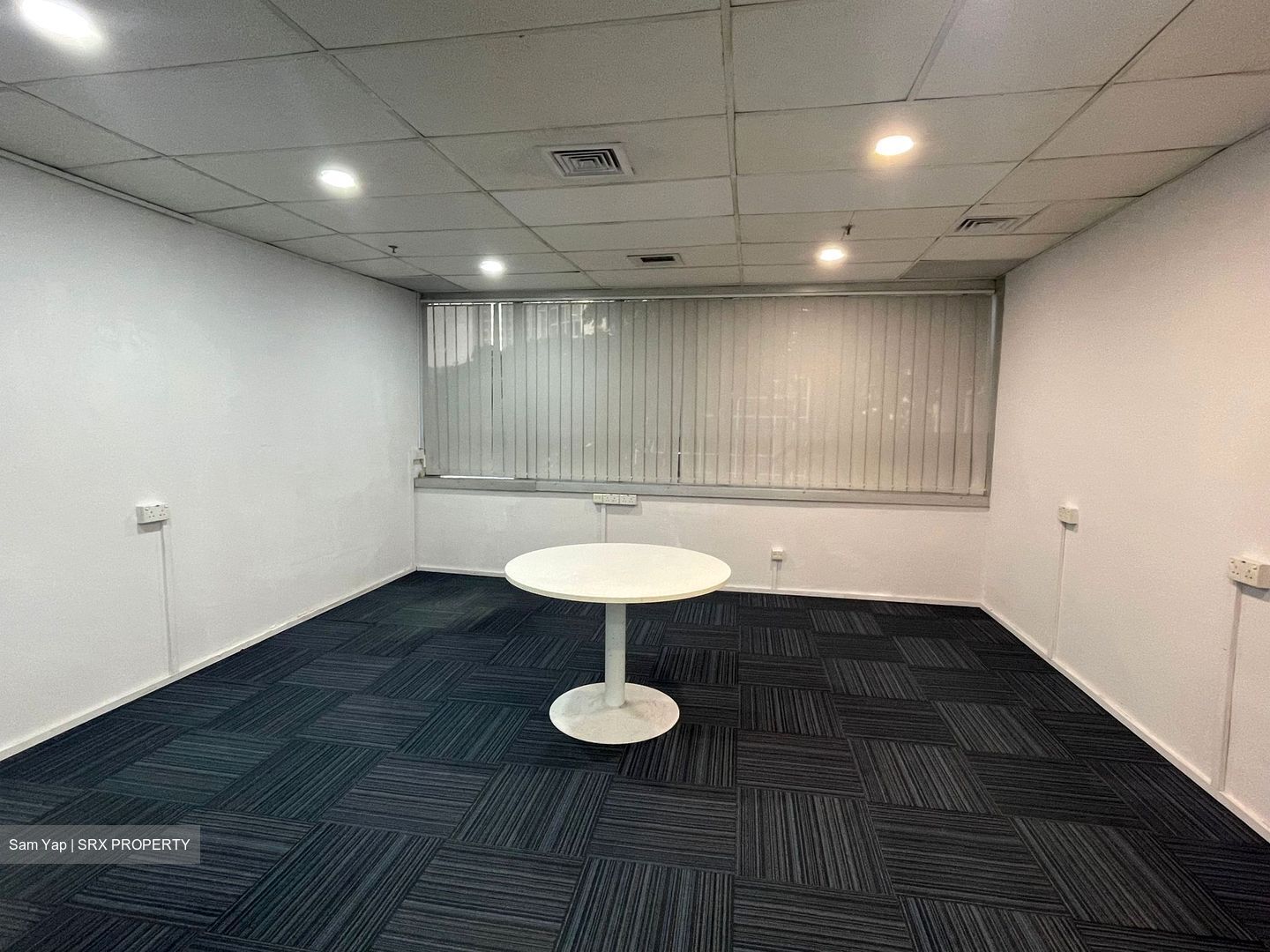 North Bridge Centre (D7), Office #617577471